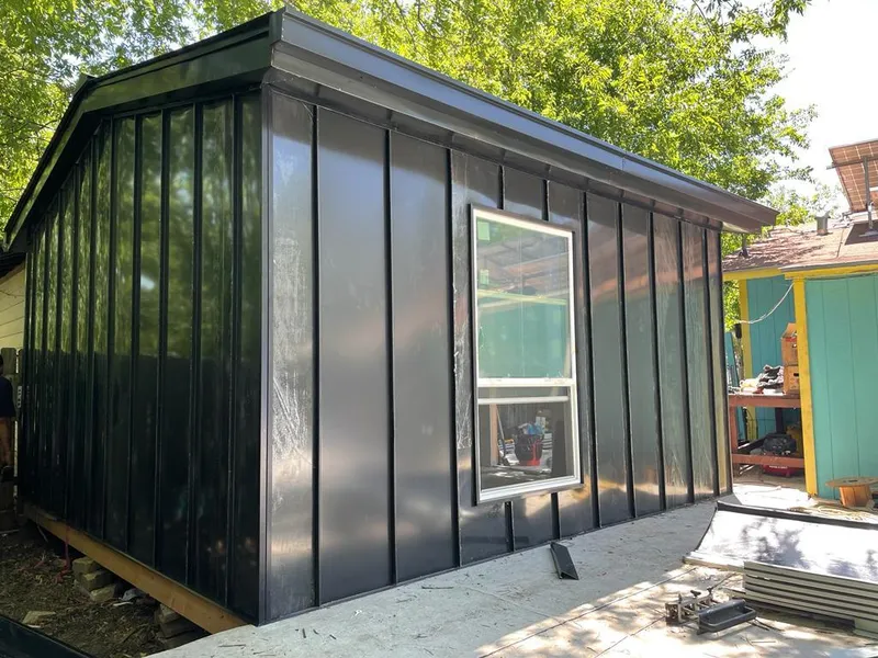 Black standing seam metal wall panels for Metal Roof Installation in Rotterdam